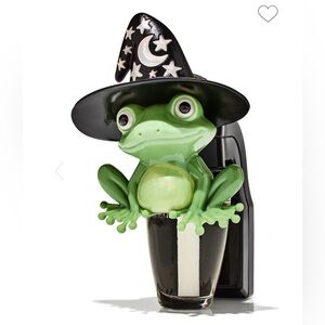 🆕🐸 WHITE BARN @ BATH & BODY WORKS  “WITCHY FROG NIGHTLIGHT”. BRAND NEW!